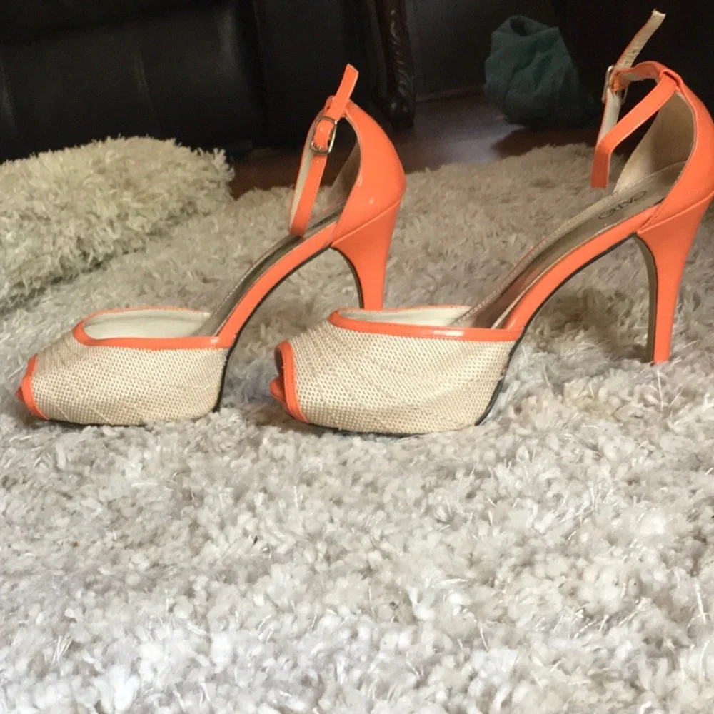 Heels - Picture 2 of 4